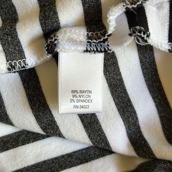 Banana Republic skirt side slits side zipper Sz 16. B & W stripes - Picture 5 of 5